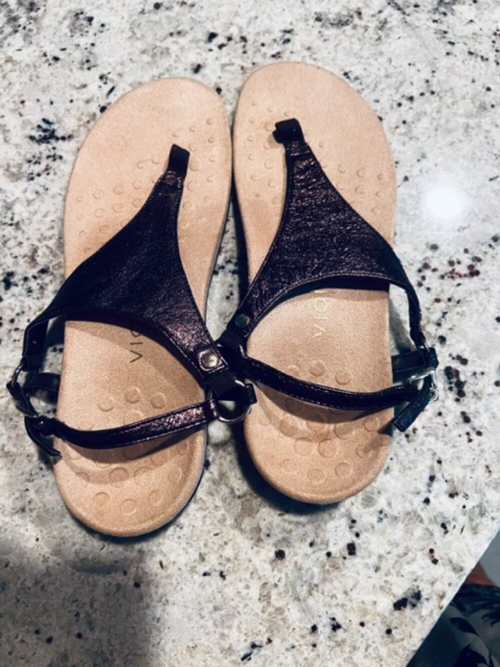 Vionic Orthopedic Bronze Leather Strappy Thong Sandals 9.5 ~ Like New!